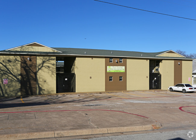 Building Photo - Oak Tree Apartments