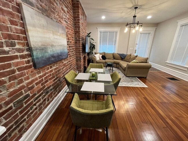 Building Photo - Dennison Ave 866-868 CR