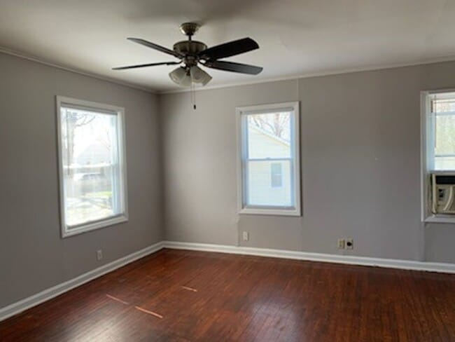 Building Photo - 204 Sunset Ct