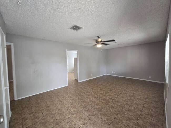 Building Photo - Newly Remodeled 3 Bedroom 1 Bathroom Home!...
