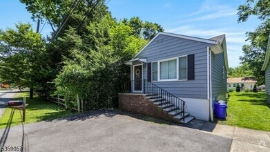 Building Photo - 15 Grandview Ave