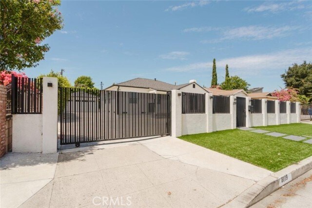 Building Photo - 8119 Shadyglade Ave