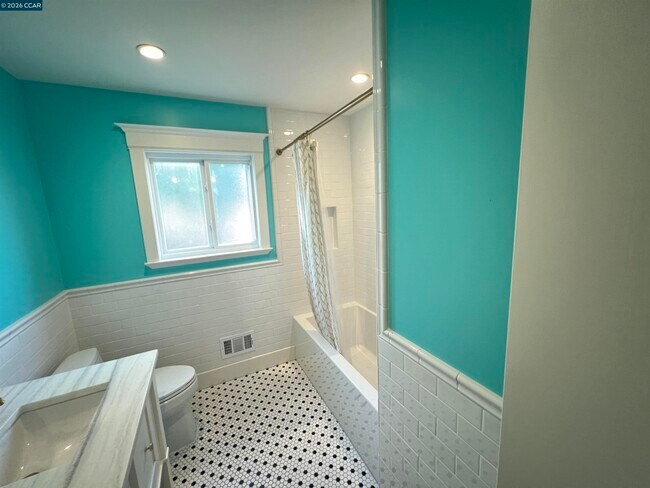 Building Photo - 1091 Alamo Ct