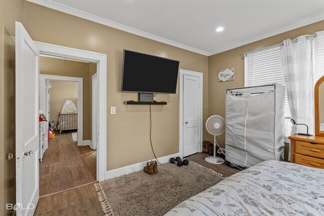 Building Photo - 130 Dalzell St