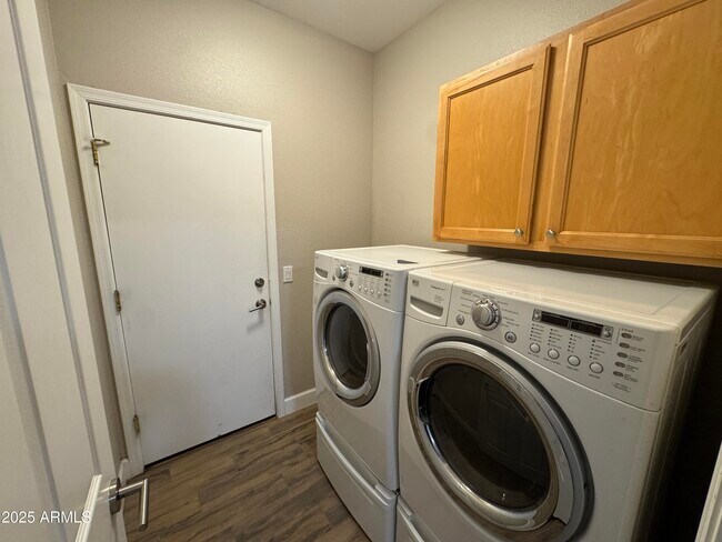 Building Photo - 1710 E Tradewind Ct