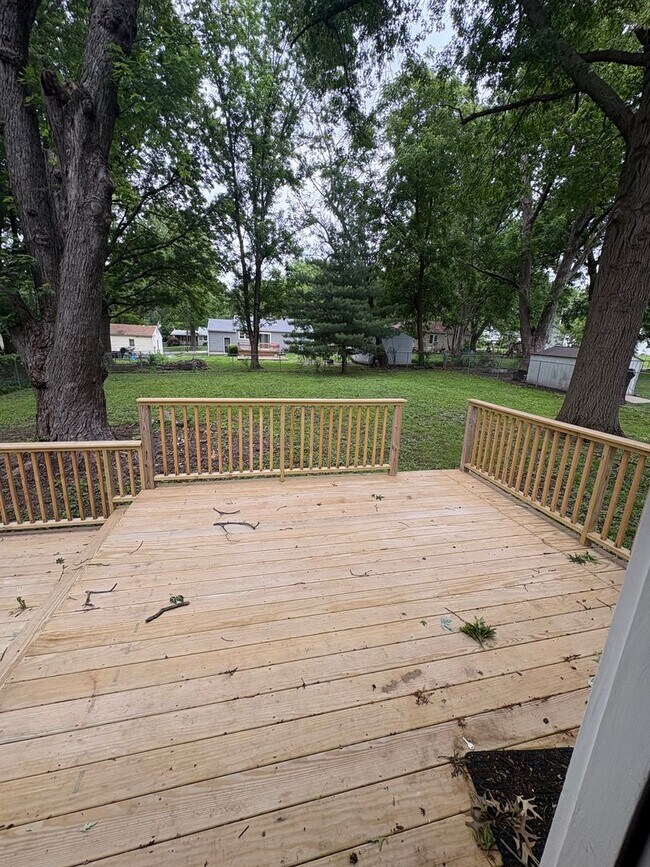 Building Photo - Cozy 3 Bedroom / 2 Bath Updated Home with Large Fenced Yard and Brand-New Multi-Level Deck