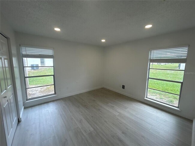 Building Photo - 2955 SE 53rd Ct