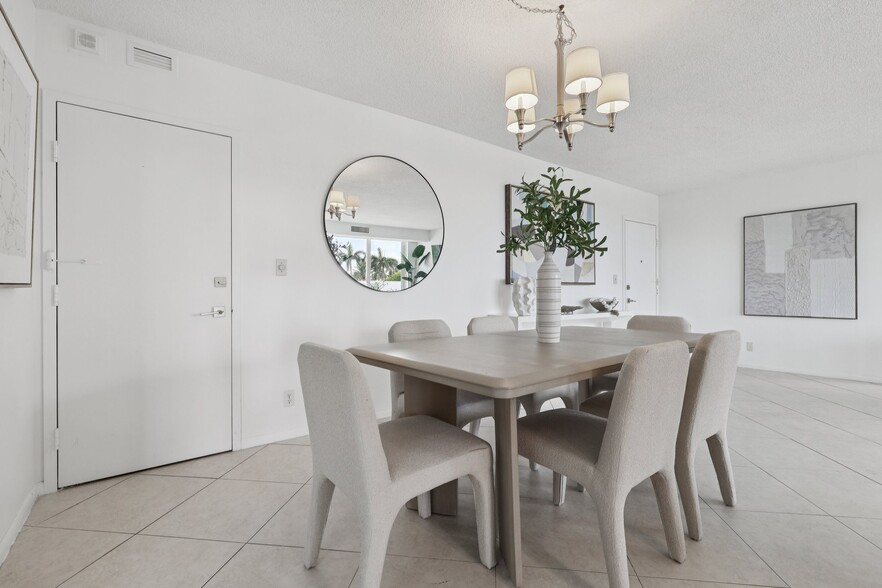 Building Photo - 2701 N Ocean Blvd