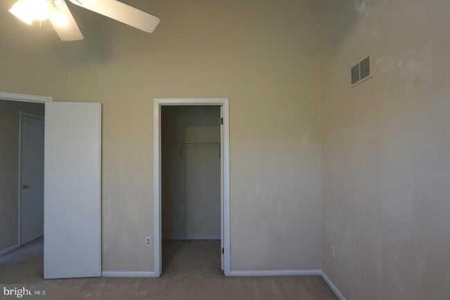 Building Photo - 141 Thames Dr