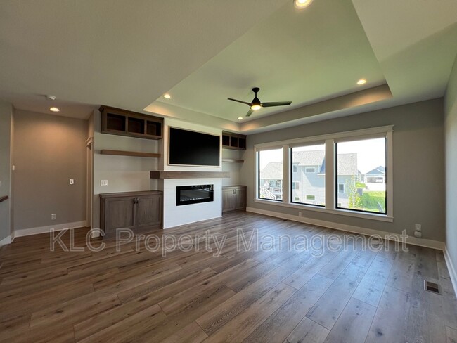 Building Photo - 2850 Sunflower Dr