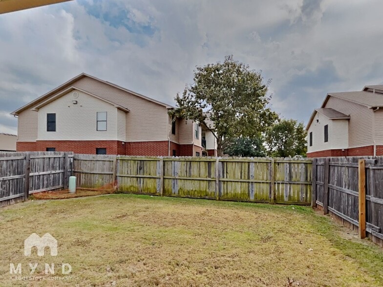 Building Photo - 1012 Merlin Dr