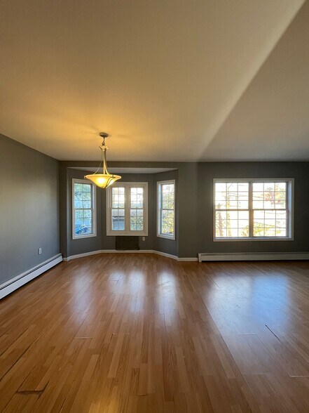 Building Photo - 35 Fairview Ave