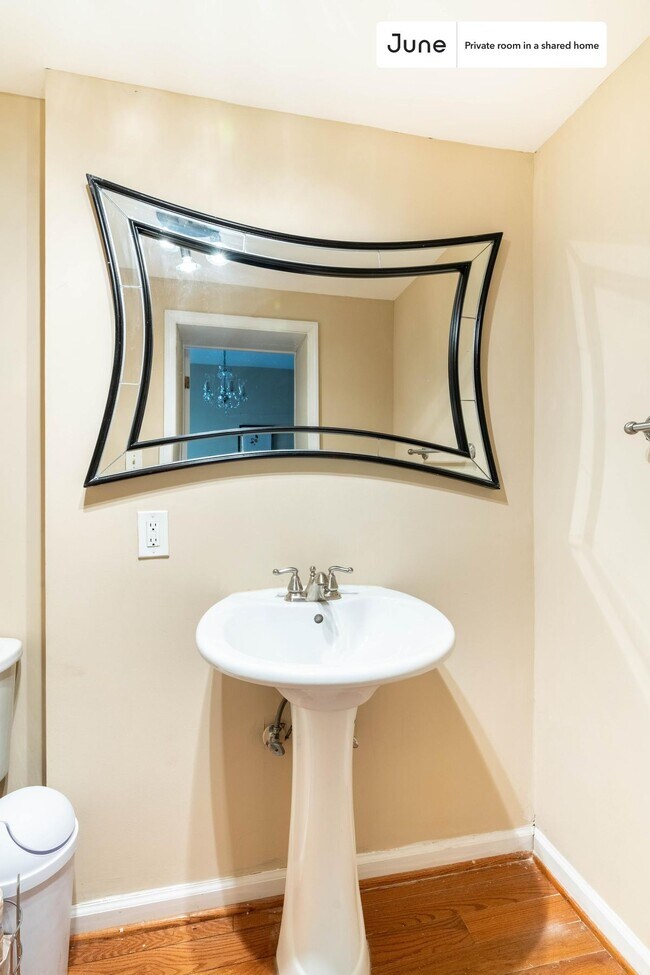 Building Photo - Room in Shared 8 bed/3.5 bath home