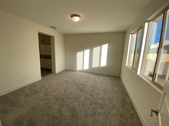 Building Photo - Newer home in Rancho Cordova near Labyrint...