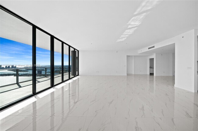 Building Photo - 700 NE 24th St