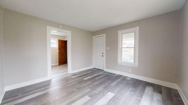 Building Photo - Lorain 2 Bedroom Single Family Home