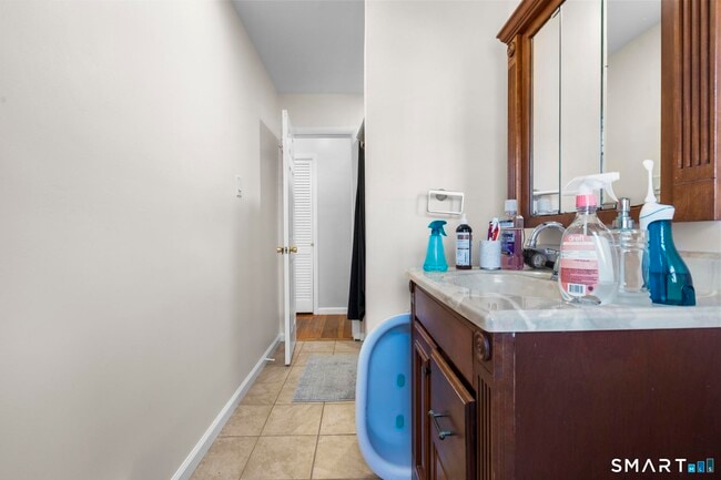 Building Photo - 540 Lakeside Dr