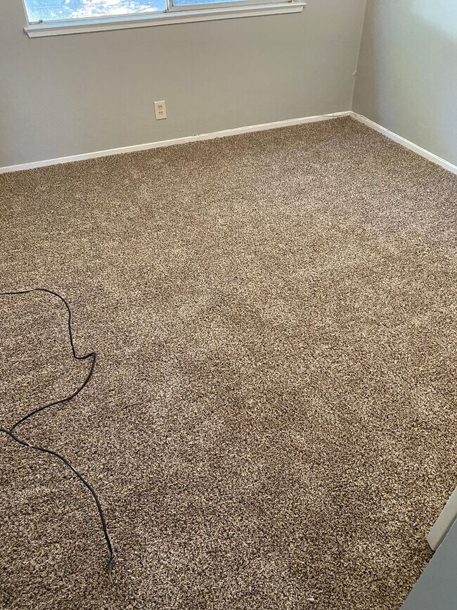 Building Photo - 44-2306