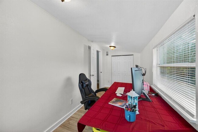 Building Photo - 4324 16th Ave S