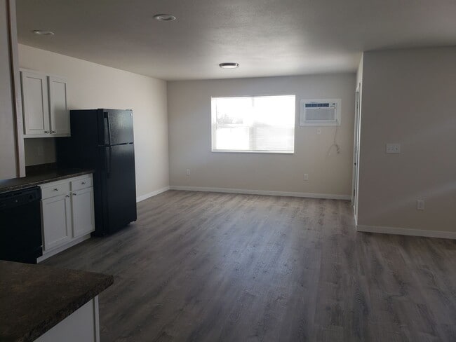 Building Photo - 3 Bedroom Duplex