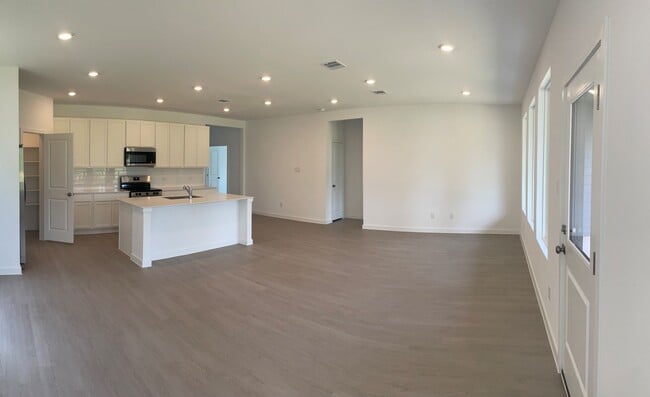 Building Photo - 545 Shoreview Dr