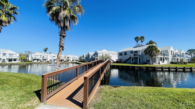 Building Photo - 2536 Woodgate Blvd