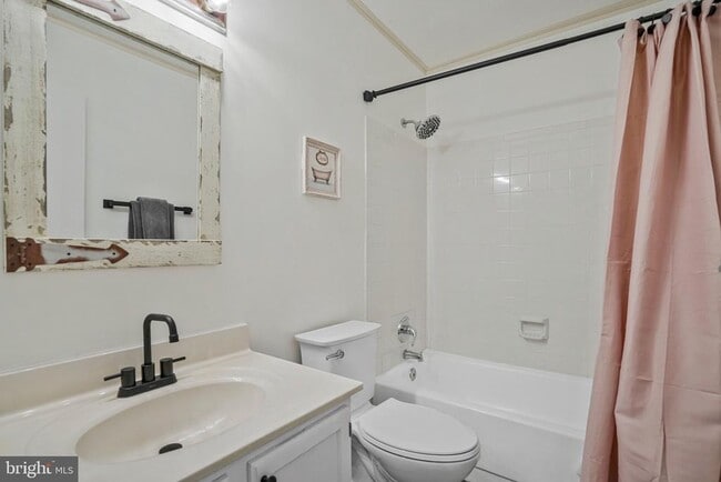 Building Photo - 6064 Old Landing Way