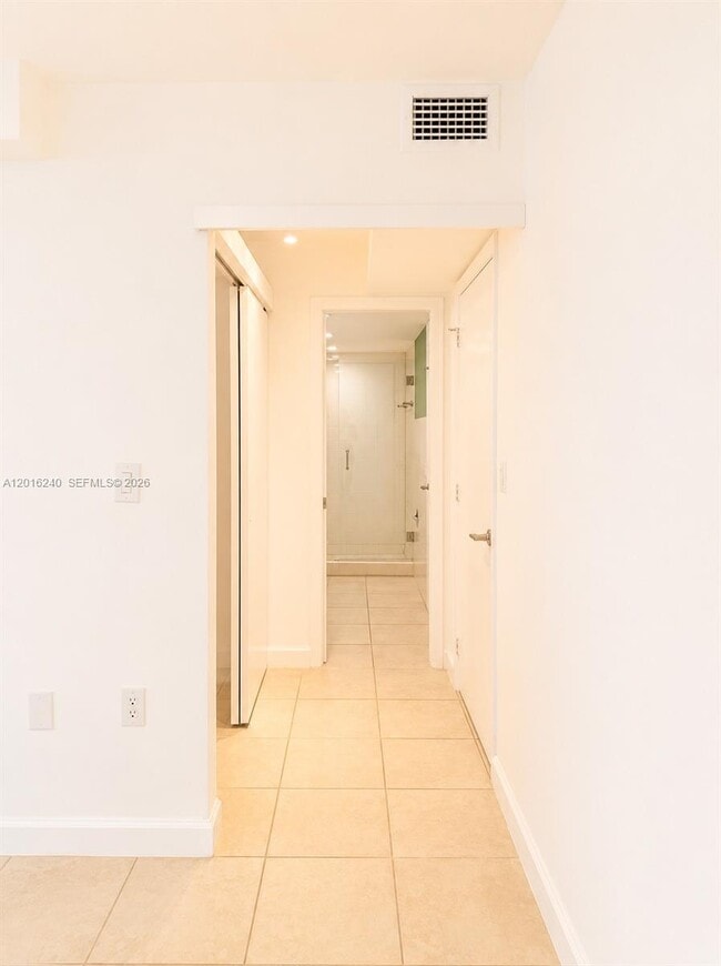 Building Photo - 555 NE 30th St