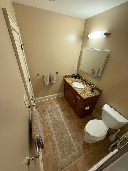 Building Photo - 10 Fall Pippin Ln