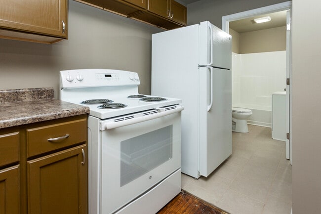 Building Photo - Cozy 3 Bedroom 1 Bathroom- Located near bl...