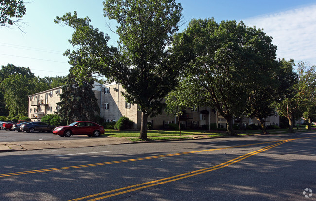 Primary Photo - Krewstown Park Apartments