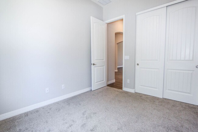 Building Photo - Granville - 3 bedroom home