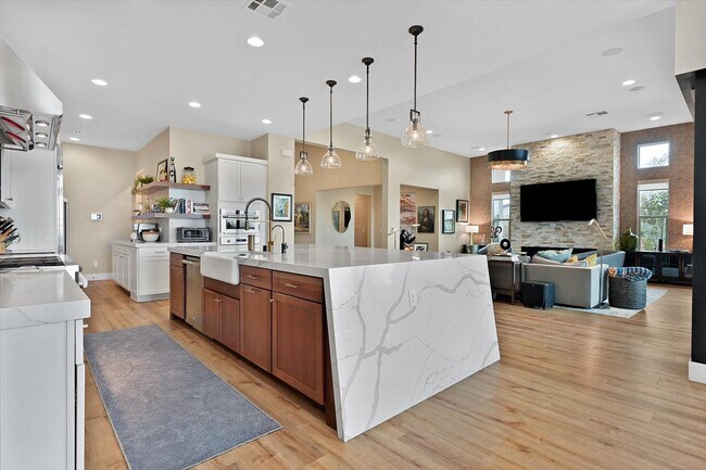 Building Photo - 6690 Interstellar St