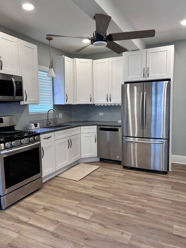 Building Photo - Beautiful 3-Bedroom / 2-Bathroom home available in Aurora