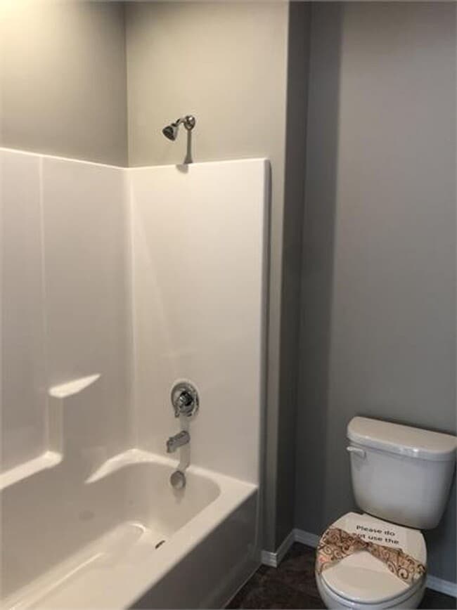 Building Photo - Beautiful 3 bedroom 2 bath house in Bozeman with a fenced yard