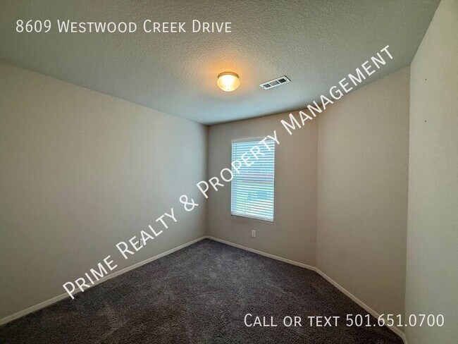Building Photo - 8609 Westwood Crk Dr
