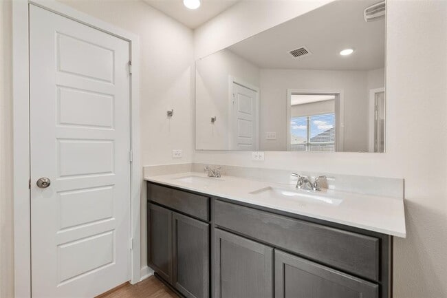 Building Photo - 109 Watch Hl