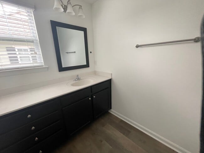 Building Photo - 1685 Halesworth Ln