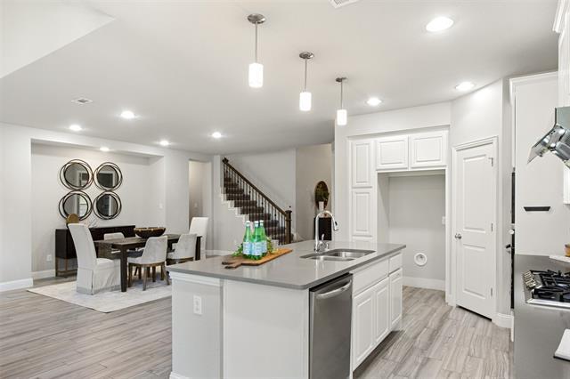 Building Photo - 713 Parkland Dr