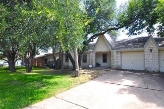 Building Photo - 8809 Piney Point Dr