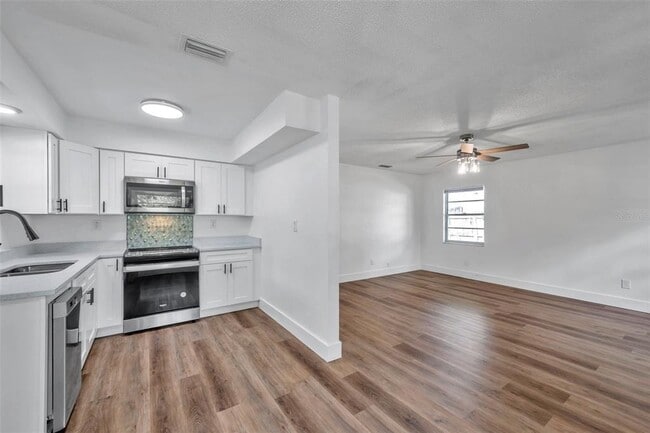 Building Photo - 304 W Idlewild Ave