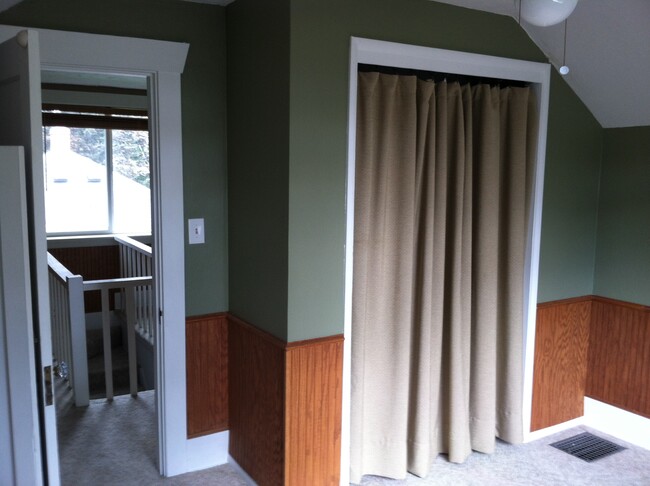 upstairs bedroom (bonus room through doorway) - 3218 SE 59th Avenue