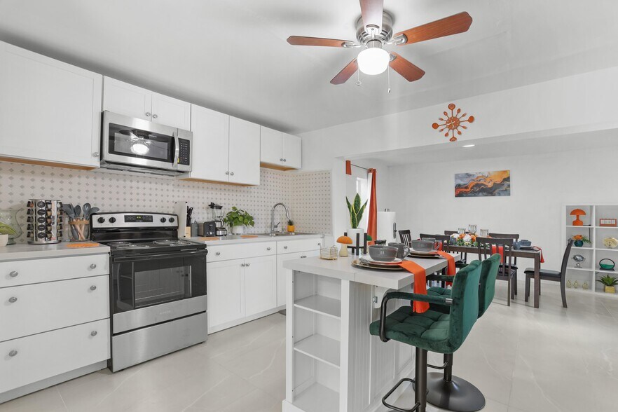 Building Photo - 3880 NW 5th St