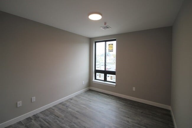 Building Photo - 629 Washington St