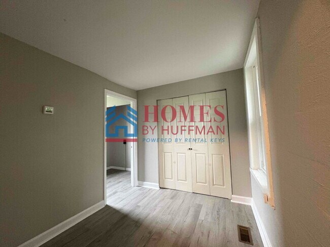 Building Photo - Two Bedroom House | Updated | Deposit Special