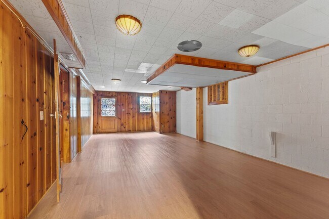 Building Photo - Discover this beautifully updated Colonial...