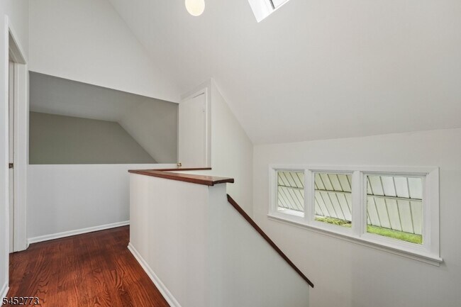 Building Photo - 4 Arbor Ct