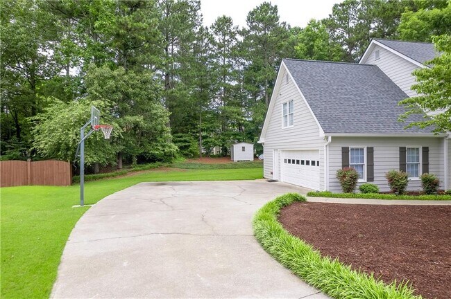 Building Photo - 2232 Woodbriar Dr