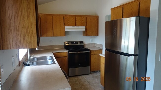Building Photo - ~Beautiful Two-story Home Located in the N...