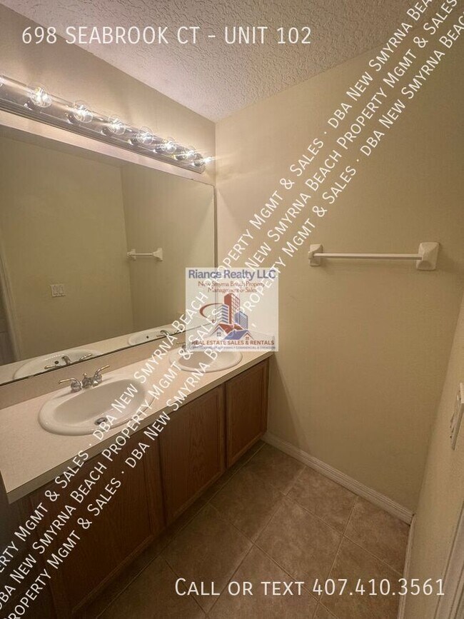 Building Photo - 698 Seabrook Ct